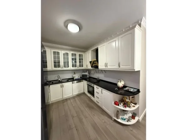 Tirane, shitet apartament 2+1 Kati 5, 105 m² 255.000 € (ISH STACIONI I TRENIT)