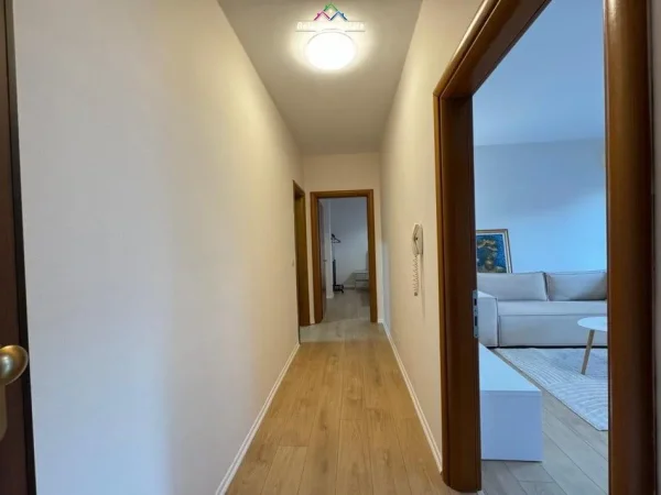 Tirane, jepet me qera apartament 1+1 Kati 5, 70 m² 750 € (Rruga e Kavajes)
