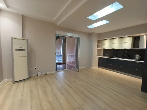 Shitet Apartament 2+1 në Zonën e Xhamllikut me Hipoteke. Mundësi shumë e mirë investimi,  215.000 €uro