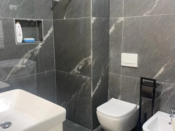 Tirane, jepet me qera apartament 1+1+Ballkon Kati 3, 70 m² 850 € (Rr. Liman Kaba te Parku Olimpik)