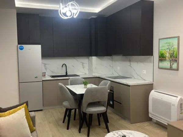 Tirane, jepet me qera apartament 1+1+Ballkon Kati 3, 70 m² 850 € (Rr. Liman Kaba te Parku Olimpik)