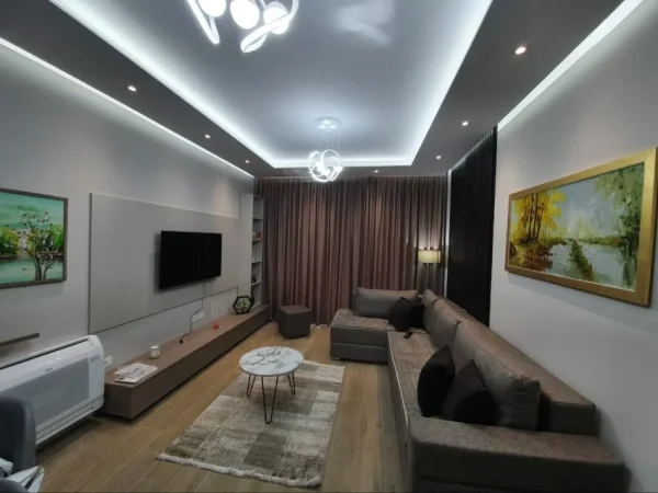 Tirane, jepet me qera apartament 1+1+Ballkon Kati 3, 70 m² 850 € (Rr. Liman Kaba te Parku Olimpik)