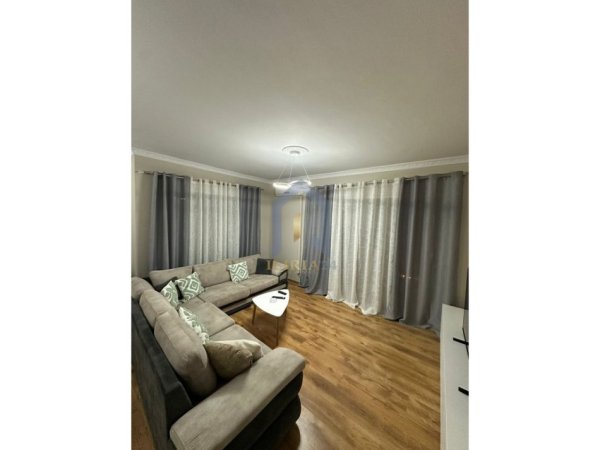 Tirane, jap me qera apartament 2+1+Ballkon Kati 4, 120 m² 1.200 € (Rruga e Kavajes)