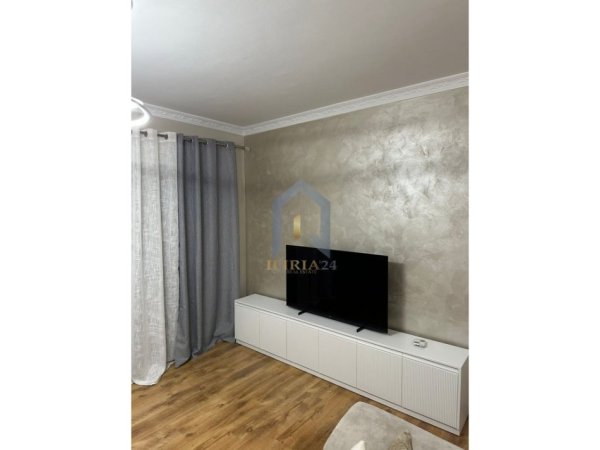Tirane, jap me qera apartament 2+1+Ballkon Kati 4, 120 m² 1.200 € (Rruga e Kavajes)