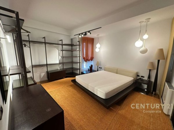 Tirane, shitet 3+1+Aneks+Ballkon Kati 2, 175 m² 400.000 € (Liqeni i Thate)