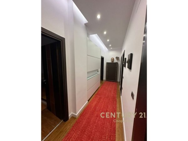 Tirane, shitet 3+1+Aneks+Ballkon Kati 2, 175 m² 400.000 € (Liqeni i Thate)