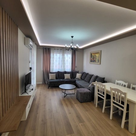 Tirane, jepet me qera apartament 1+1+Ballkon Kati 3, 65 m² 550 € (Liqeni I Thate)