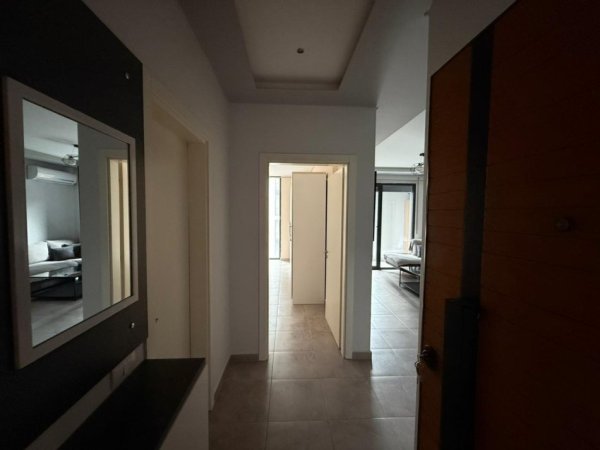 Tirane, jepet me qera apartament 1+1+Ballkon Kati 5, 65 m² 450 € (Pallati me Shigjeta)