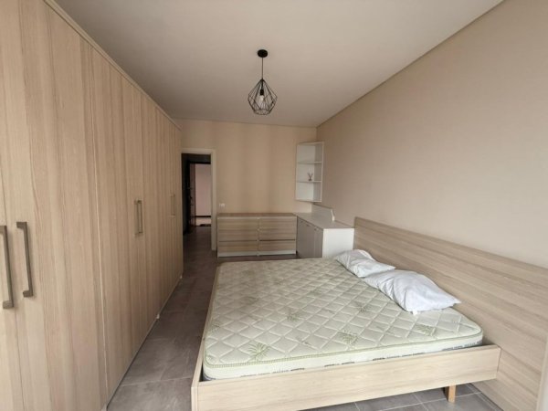 Tirane, jepet me qera apartament 1+1+Ballkon Kati 5, 65 m² 450 € (Pallati me Shigjeta)