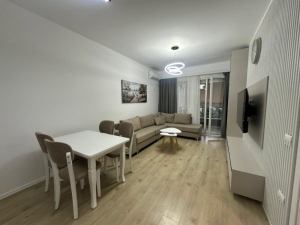 Tirane, jepet me qera apartament 2+1 , 100 m² 1.000 € (KOMUNA E PARISIT)