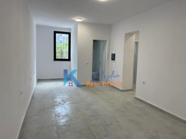 Tirane, jap me qera ambjent biznesi Kati 0, 70 m² 820 € (afer Stadiumit Dinamo)