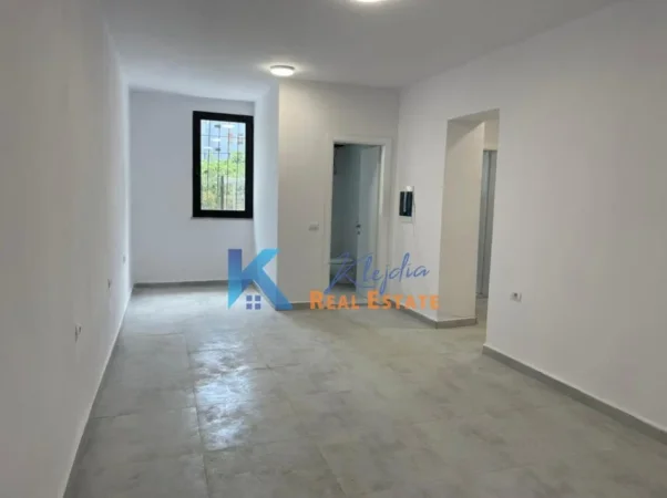 Tirane, jap me qera ambjent biznesi Kati 0, 70 m² 820 € (afer Stadiumit Dinamo)