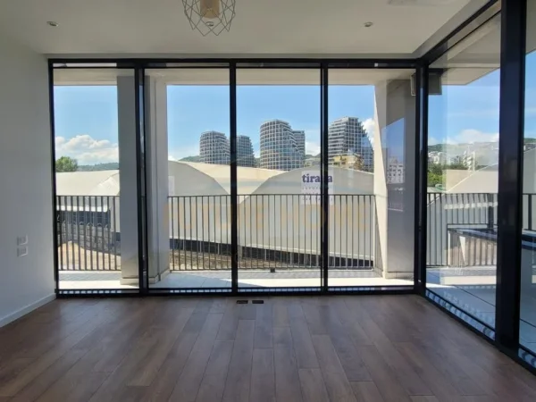 Tirane, jap me qera ambjent biznesi Kati 2, 131 m² 1.400 € (LAKE VIEW)
