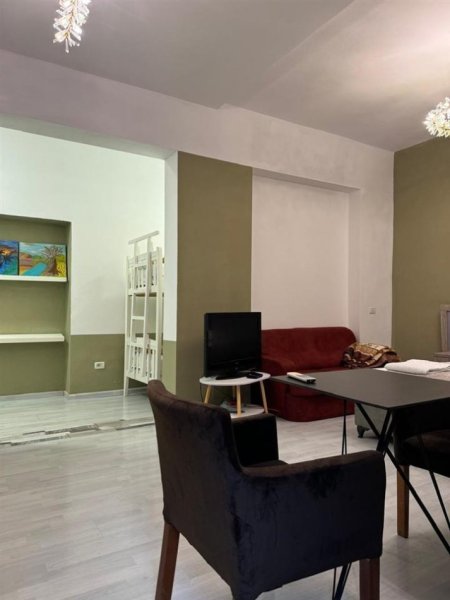 Tirane, jepet me qera shtepi Kati 1, 40 m² 500 € (Bulevardi Zogu I ,Ministria e Drejtesis)