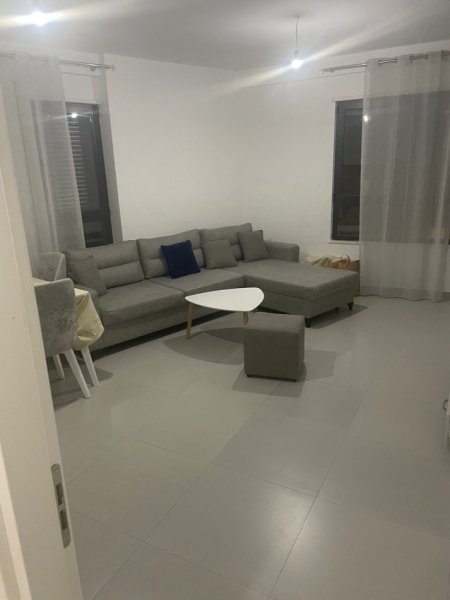 Tirane, jepet me qera apartament 1+1+Ballkon Kati 4, 70 m² 400 € (Ali Demi)