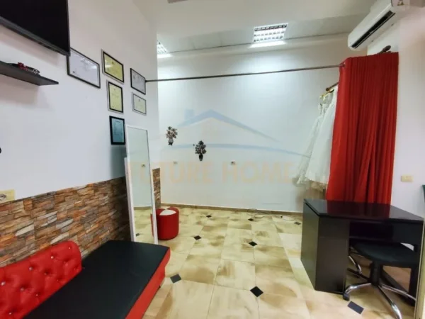 Tirane, jepet me qera ambjent biznesi Kati 0, 39 m² 350 € 