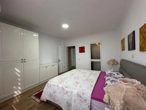 Tirane, jepet me qera apartament 2+1 Kati 4, 111 m² 1.300 € 
