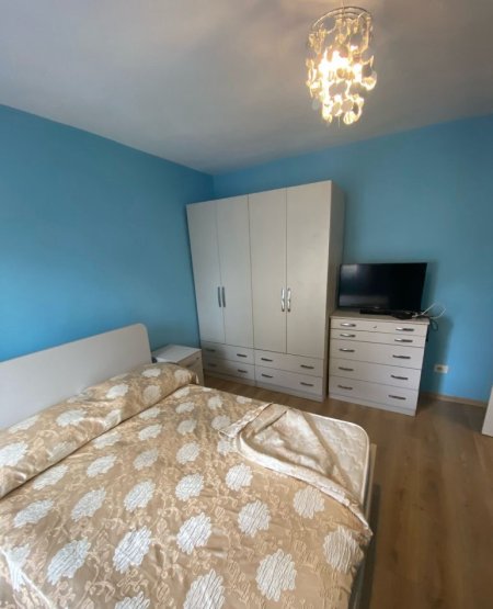 Tirane, jepet me qera apartament 1+1 Kati 5, 450 € (rruga e kavajes , 21 dhjetori)