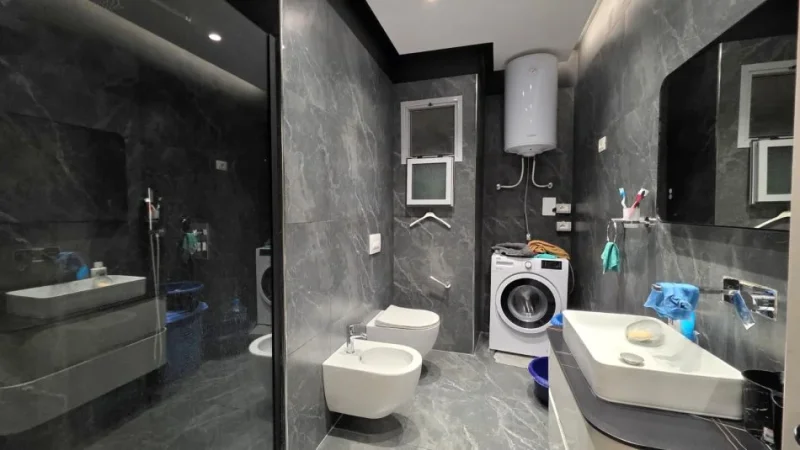 Vlore, shitet apartament 1+1 Kati 9, 78 m² 115.000 € (Bulevardi Kryesor, Vlorë)