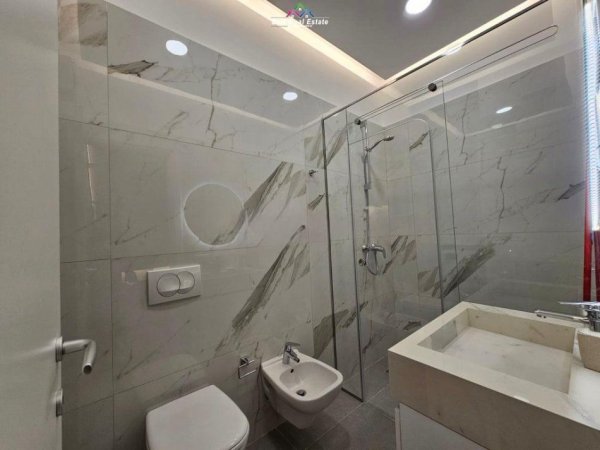 Shqiperi, jepet me qera apartament 2+1 Kati 7, 120 m² 1.500 € (Rruga e Barrikadave)