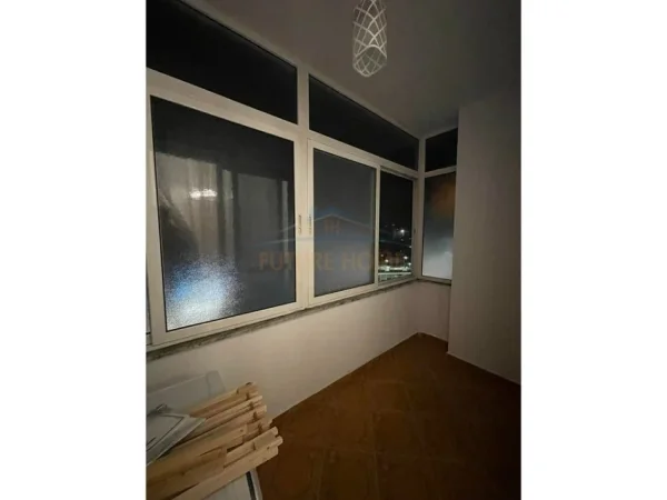 Tirane, jepet me qera apartament 1+1+Ballkon Kati 8, 57 m² 450 € 