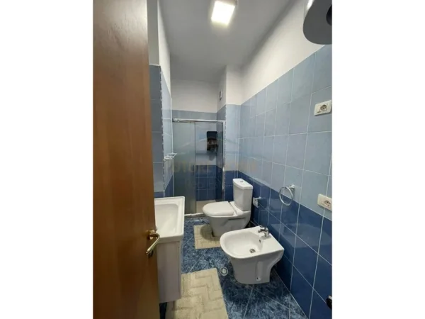 Tirane, jepet me qera apartament 1+1+Ballkon Kati 8, 57 m² 450 € 