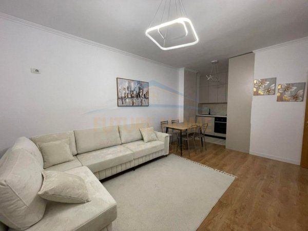 Tirane, jepet me qera apartament 1+1+Ballkon Kati 8, 57 m² 450 € 