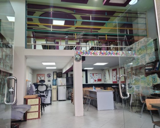 Tirane, jepet me qera ambjent biznesi Kati 0, 105 m² 600 € (ali demi , ish tregu elektrik)