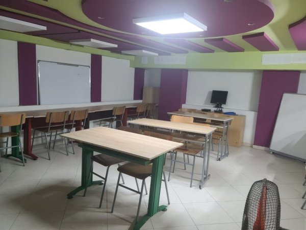 Tirane, jepet me qera dyqan Kati 0, 105 m² 600 € (ali demi , ish tregu elektrik)