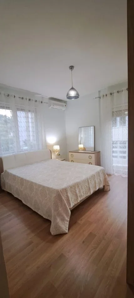 Tirane, jepet me qera apartament 2+1+Ballkon Kati 3, 110 m² 750 € (Kopshti Zoologjik)