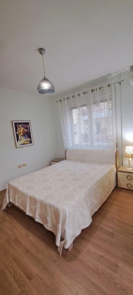 Tirane, jepet me qera apartament 2+1+Ballkon Kati 3, 110 m² 830 € (Kopshti Zoologjik)