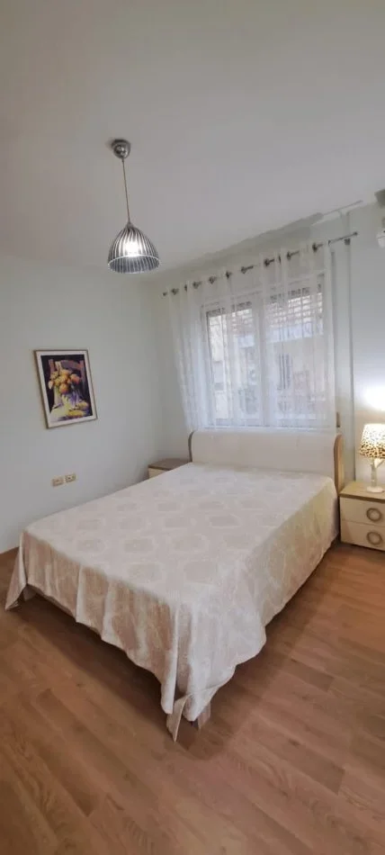 Tirane, jepet me qera apartament 2+1+Ballkon Kati 3, 110 m² 750 € (Kopshti Zoologjik)