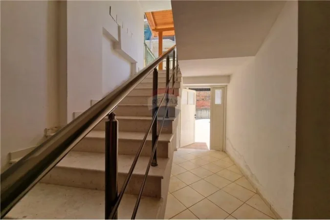 Vlore - Lungomare, shitet garsonier 1+1 Kati 1, 61 m² 73.000 € (Ujë i Ftohtë Lungo Mare, Vlorë)