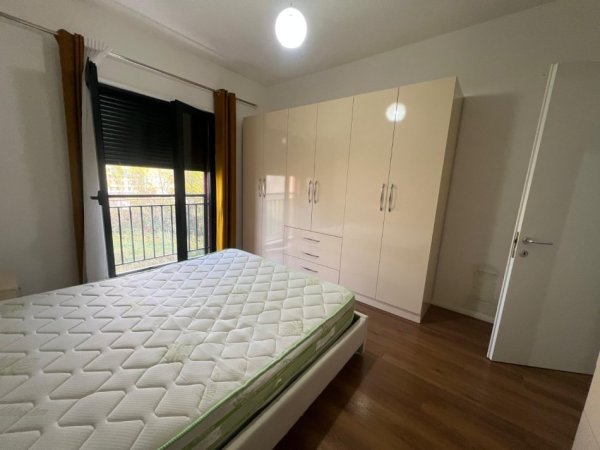 Tirane, jepet me qera apartament 1+1+Ballkon Kati 4, 77 m² 550 € (Green City)