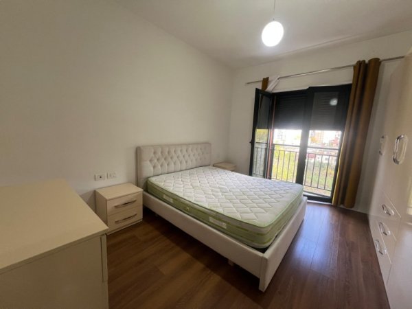 Tirane, jepet me qera apartament 1+1+Ballkon Kati 4, 77 m² 550 € (Green City)