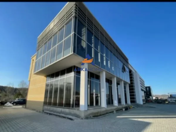 Tirane, shitet ambjent biznesi Kati 0, 3.000 m² 2.500.000 € 