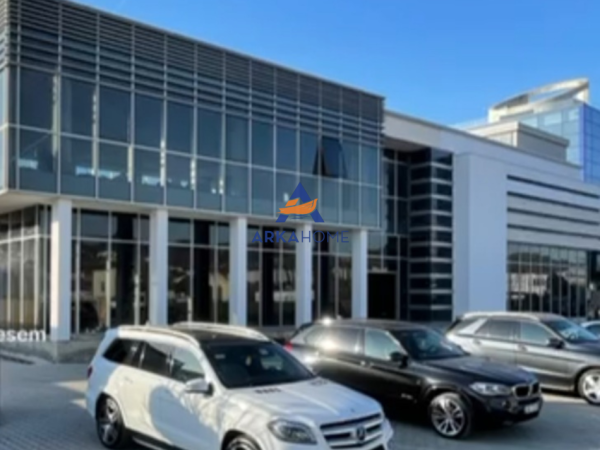 Tirane, shitet ambjent biznesi Kati 0, 3.000 m² 2.500.000 € 