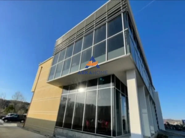 Tirane, shitet ambjent biznesi Kati 0, 3.000 m² 2.500.000 € 