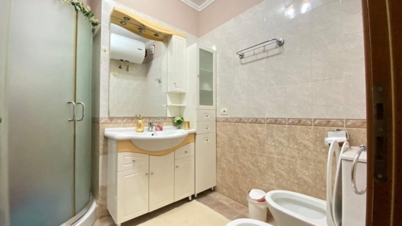 Tirane, jepet me qera apartament 2+1+Ballkon Kati 7, 100 m² 750 € 