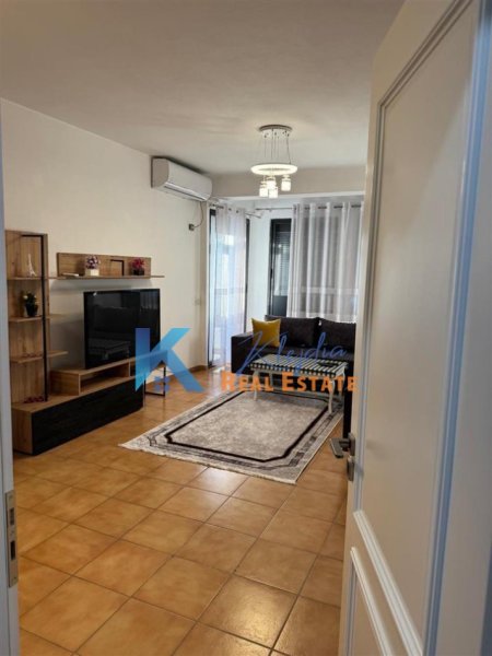 Tirane, jap me qera apartament 2+1+Ballkon Kati 1, 90 m² 460 € (Rrethrrotullimi i Yzberishtit)