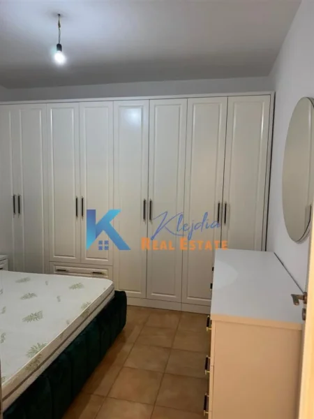Tirane, jap me qera apartament 2+1+Ballkon Kati 1, 90 m² 460 € (Rrethrrotullimi i Yzberishtit)