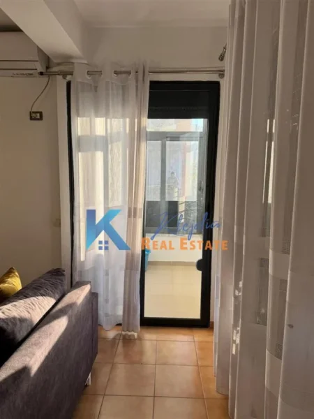 Tirane, jap me qera apartament 2+1+Ballkon Kati 1, 90 m² 460 € (Rrethrrotullimi i Yzberishtit)