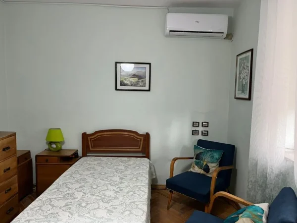 Tirane, jepet me qera apartament 2+1 Kati 1, 90 m² 550 € (Selvia ,Gjimnazi Partizani)