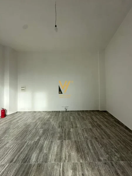 Tirane, jepet me qera dyqan Kati 0, 39 m² 500 € (JORDAN MISJA)
