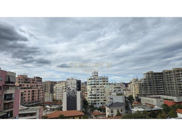 Tirane, jepet me qera 3+1+Ballkon Kati 8, 130 m² 1.000 € (Ambulanca nr.3)