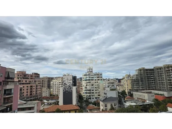 Tirane, jepet me qera 3+1+Ballkon Kati 8, 130 m² 1.000 € (Ambulanca nr.3)