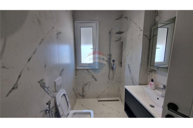 Radhime - Orikum, shitet 1+1 Kati 2, 180.000 € (Rruga Ali Demi, pranë Bashkisë, Vlorë)