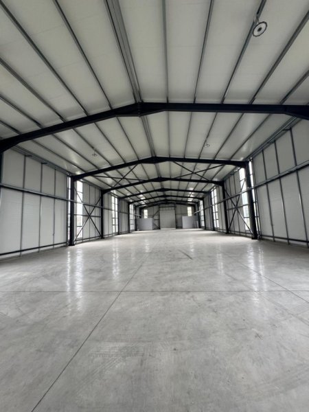 Durres, jepet me qera magazine Kati 0, 2.000 € (Shijak)