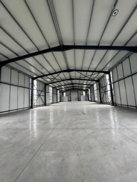 Durres, jepet me qera magazine Kati 0, 2.000 € (Shijak)