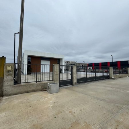 Durres, jepet me qera magazine Kati 0, 2.000 € (Shijak)